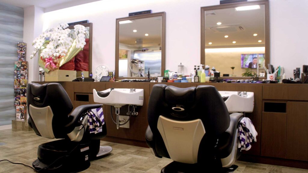 沖縄市知花の理髪店オーシーカッツでは、ヘアーカット・フェードカット・カラー・デザインパーマ・縮毛矯正ストレート・シェービングなど、こだわりの技術サービスをご提供致します